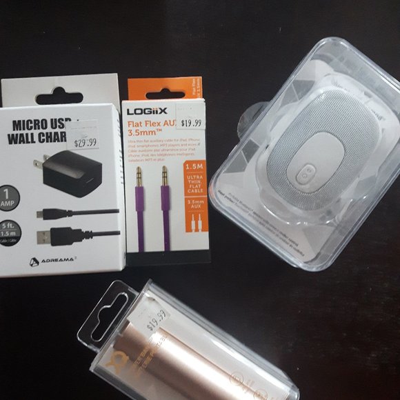 Portable power bank, wall charger, Ipad cable - Picture 2 of 2